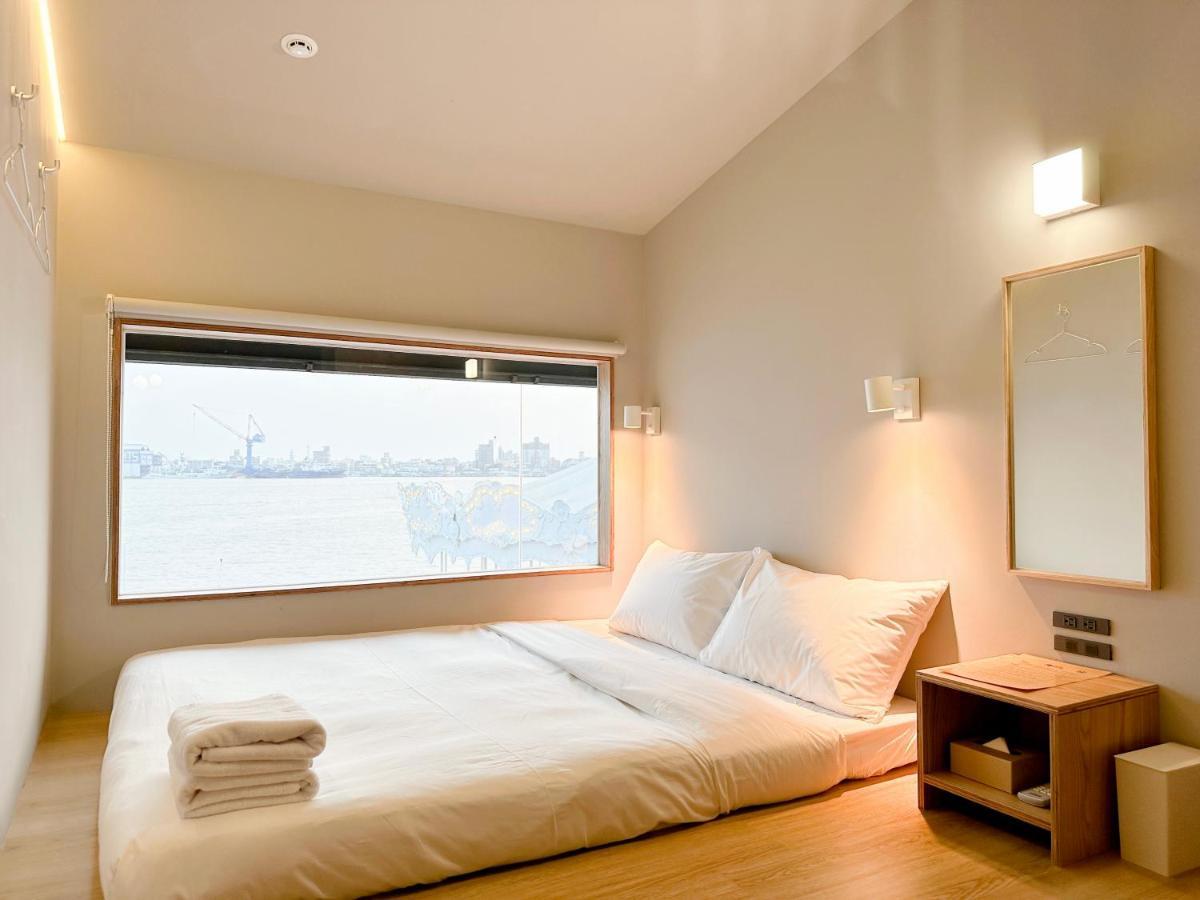 Kw2 Hostel Kaohsiung Exterior photo